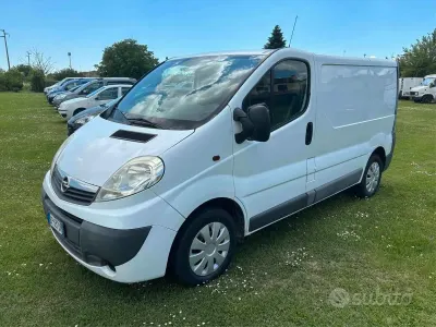 Usata Opel Vivaro 114 CV (83 kW) 2012 Bianco Monovolume