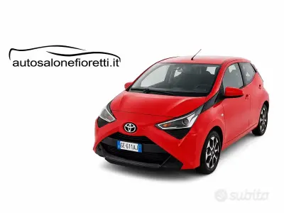 Usata Toyota Aygo X-play 72 CV (52 kW) 2021 Rosso Utilitaria