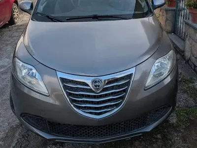 Usata Lancia Ypsilon 80 CV (58 kW) 2013 Grigio Utilitaria