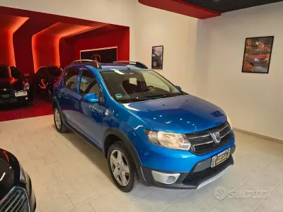 Usata Dacia Sandero Stepway 90 CV (66 kW) 2014 Blu Berlina