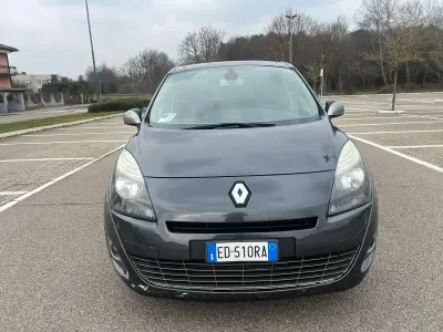 Usata Renault Scénic III Luxe 130 CV (95 kW) 2010 Grigio Monovolume
