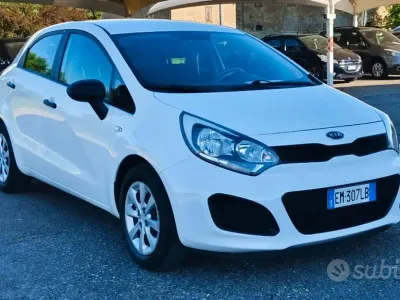 Usata Kia Rio EX 86 CV (63 kW) 2012 Bianco Berlina