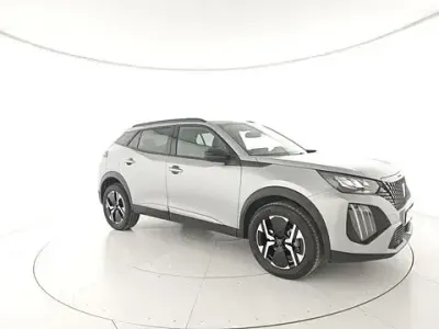 Usata Peugeot 2008 Allure 101 CV (74 kW) 2024 Argento SUV