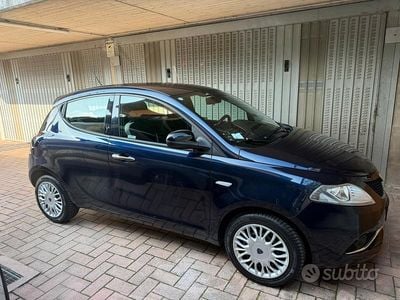 Usata Lancia Ypsilon Gold 69 CV (50 kW) 2018 Blu Utilitaria