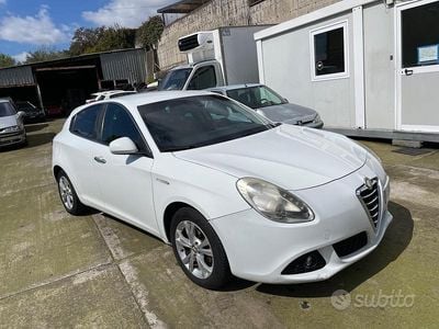 Usata Alfa Romeo Giulietta Distinctive 105 CV (77 kW) 2011 Bianco Utilitaria