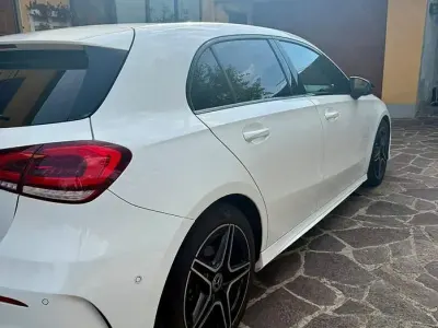 Usata Mercedes A180 AMG Line Premium 116 CV (85 kW) 2020 Bianco Berlina