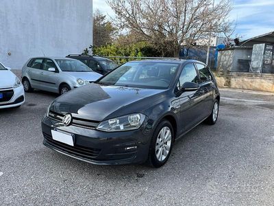 Begagnad VW Golf VII Business 110 HK (80 kW) 2016 Grå Sedan