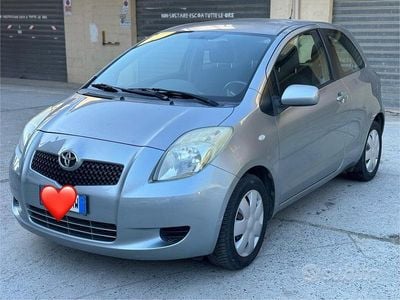Usata Toyota Yaris Sol 69 CV (50 kW) 2006 Grigio Berlina