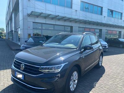 Usata VW Tiguan Life 150 CV (110 kW) 2021 Grigio scuro SUV