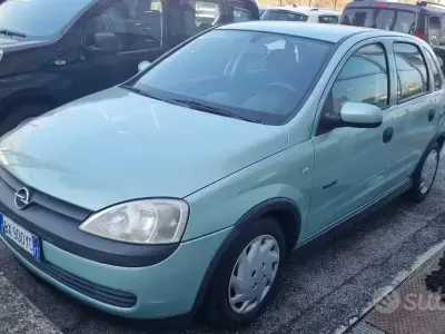 Usata Opel Corsa Club 75 CV (55 kW) 2002 Verde Utilitaria