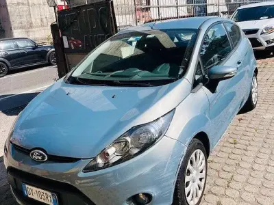 Usata Ford Fiesta Titanium 82 CV (60 kW) 2009 Bluazzurro Berlina