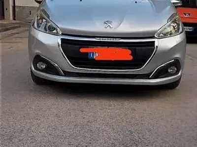 Usata Peugeot 208 Access 82 CV (60 kW) 2018 Grigio Utilitaria