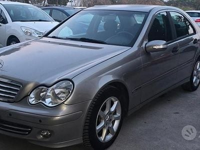 Usata Mercedes C220 Elegance 122 CV (89 kW) 2005 Grigio Berlina