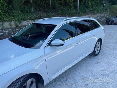 Usata Skoda Superb Ambition 125 CV (91 kW) 2018 Bianco / pastello Berlina