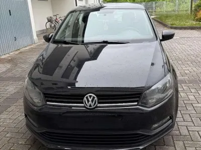 Käytetty VW Polo Trendline 75 HP (55 kW) 2016 Musta Sedan