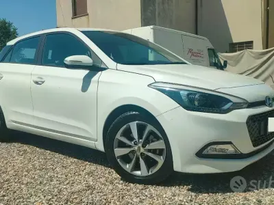 Usata Hyundai i20 Comfort 75 CV (55 kW) 2017 Bianco Utilitaria
