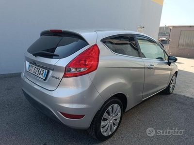 Usata Ford Fiesta 82 CV (60 kW) 2009 Grigio Berlina