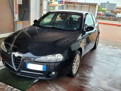 Usata Alfa Romeo 147 Distinctive 120 CV (88 kW) 2007 Nero Utilitaria