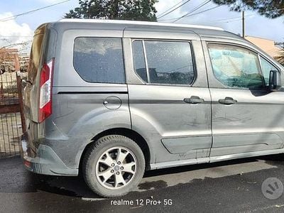 Usata Ford Tourneo Connect 120 CV (88 kW) 2015 Grigio Monovolume