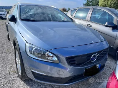 Usata Volvo V60 Summum 150 CV (110 kW) 2017 Bluazzurro Station wagon