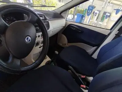 Usata Fiat Punto 69 CV (50 kW) 2003 Utilitaria
