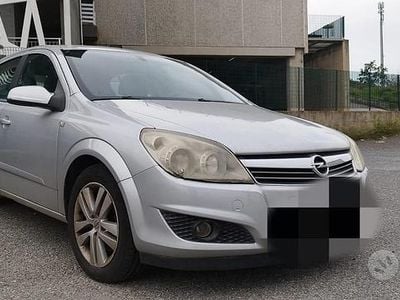 Usata Opel Astra 82 CV (60 kW) 2008 Grigio Berlina