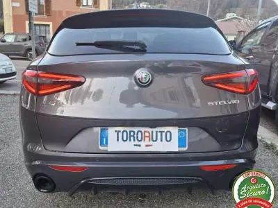 Usata Alfa Romeo Stelvio Veloce 210 CV (154 kW) 2022 Grigio scuro SUV