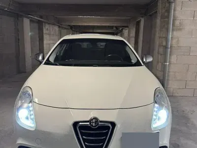 Usata Alfa Romeo Giulietta Distinctive 105 CV (77 kW) 2011 Bianco Utilitaria
