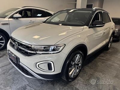 Usata VW T-Roc R-line 116 CV (85 kW) 2022 Beige SUV