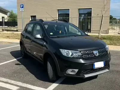 Usata Dacia Sandero Stepway 90 CV (66 kW) 2017 Nero SUV