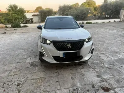 Usata Peugeot 2008 GT 131 CV (96 kW) 2022 Bianco SUV
