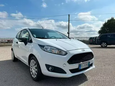 Usata Ford Fiesta 95 CV (69 kW) 2016 Bianco Utilitaria