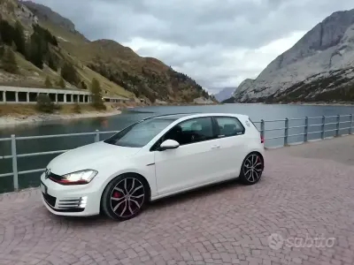 Używany VW Golf VII GTI 230 KM (169 kW) 2015 Biały Sedan/Limuzyna