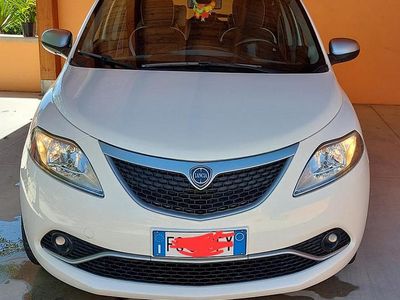 Usata Lancia Ypsilon 95 CV (69 kW) 2016 Bianco Utilitaria