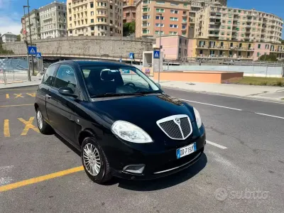 Usado Lancia Ypsilon 60 HP (44 kW) 2007 Preto Citadino