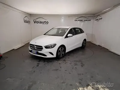 Usata Mercedes B180 116 CV (85 kW) 2021 Bianco Monovolume