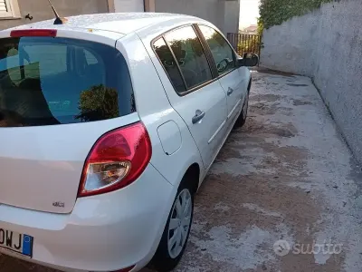 Usata Renault Clio IV 75 CV (55 kW) 2012 Bianco Berlina