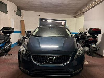Usata Volvo V40 120 CV (88 kW) 2017 Grigio Berlina