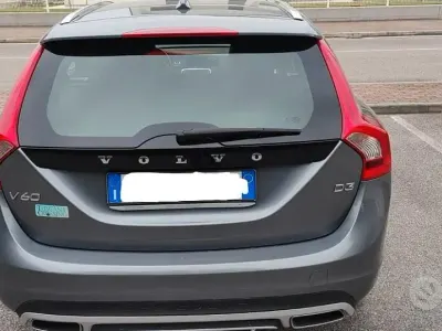 Usata Volvo V60 CC Business Edition 150 CV (110 kW) 2018 Grigio Station wagon