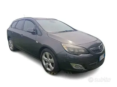 Usata Opel Astra 110 CV (80 kW) 2011 Grigio Station wagon