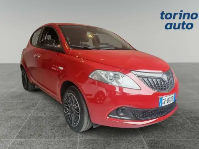 Usata Lancia Ypsilon Silver 69 CV (50 kW) 2023 Rosso Utilitaria