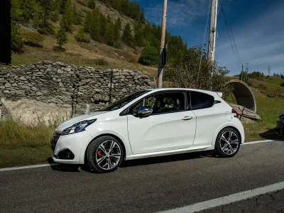 Usata Peugeot 208 GTi 208 CV (152 kW) 2017 Utilitaria