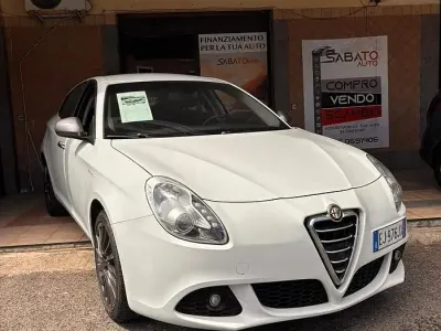 Usata Alfa Romeo Giulietta Distinctive 120 CV (88 kW) 2011 Bianco Utilitaria