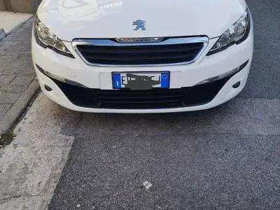 Usata Peugeot 308 Business-Line 116 CV (85 kW) 2014 Berlina