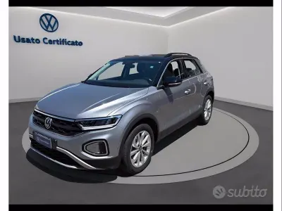 Usata VW T-Roc Life 110 CV (80 kW) 2023 Pyrit silver met/tetto nero me SUV