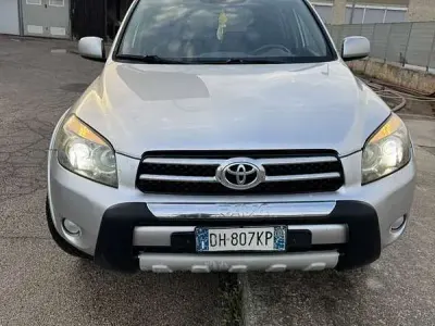 Usata Toyota RAV4 Luxury 177 CV (130 kW) 2007 SUV