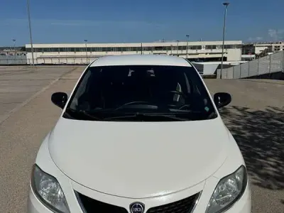 Usata Lancia Ypsilon S 95 CV (69 kW) 2016 Bianco Utilitaria
