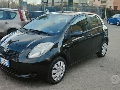 Usata Toyota Yaris 90 CV (66 kW) 2007 Nero Utilitaria
