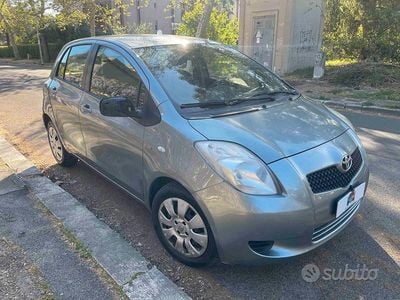Usata Toyota Yaris Sol 90 CV (66 kW) 2007 Grigio Utilitaria