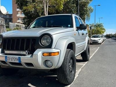 Second-hand Jeep Cherokee 143 CP (105 kW) 2002 Gri SUV